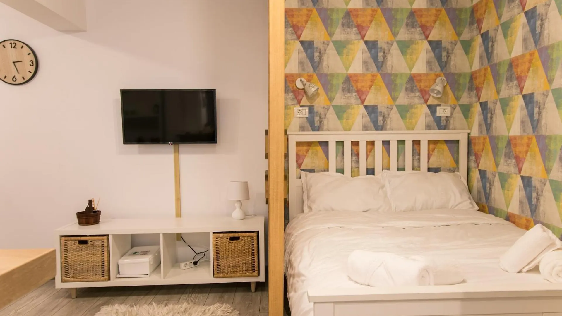 Apartment Artsy Fartsy Studio Bucharest Romania