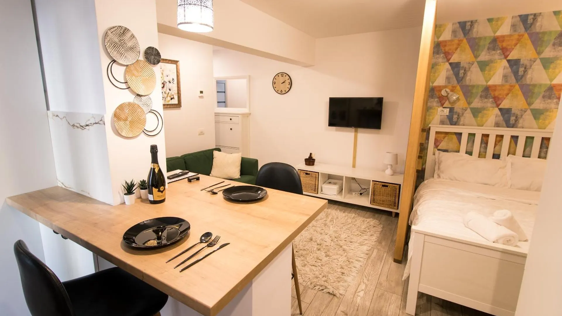 Artsy Fartsy Studio Bucharest Apartment